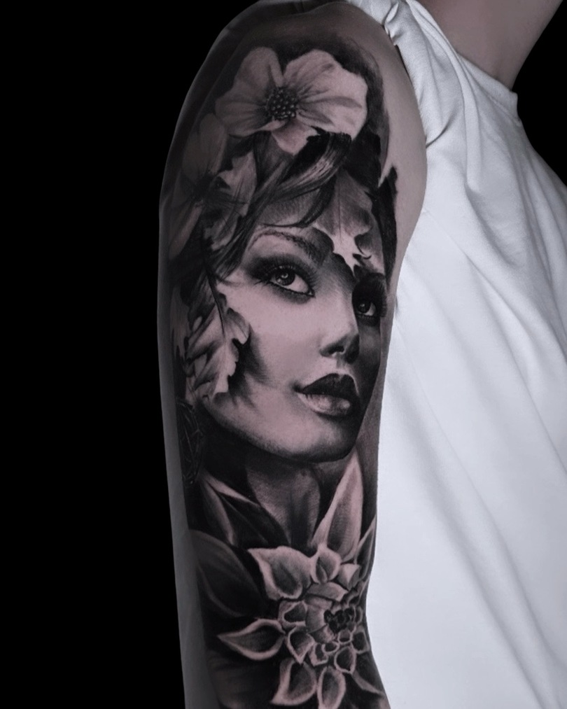 Black & Grey Realism tattoo by Belén